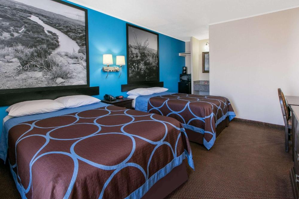 Double Room with Two Double Beds - Smoking interior